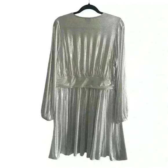 TORRID Metallic Silver Liquid Knit Surplice Mini Dress Size 1 / US 14/16 - Picture 6 of 9